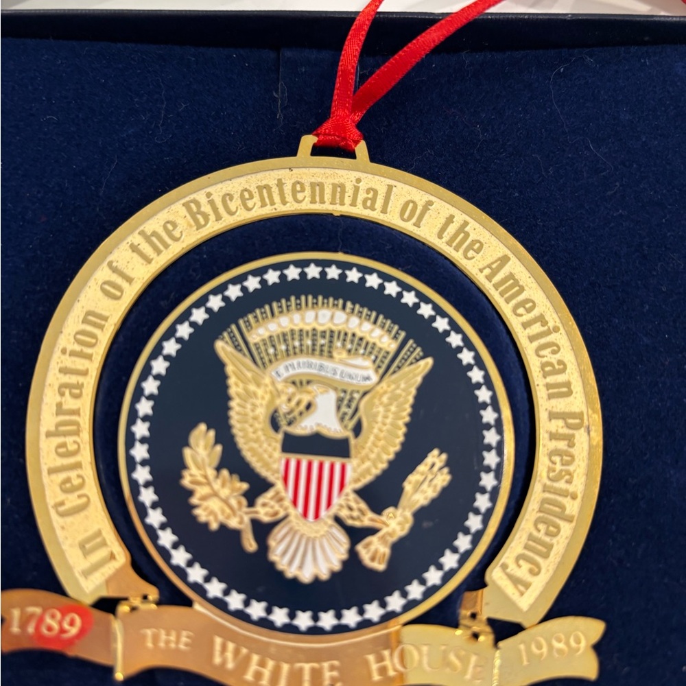 1989 Bicentennial president Xmas ornament - Picture 4 of 5